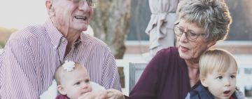 Сегодня в Украине и в мире -  День бабушек и дедушек 