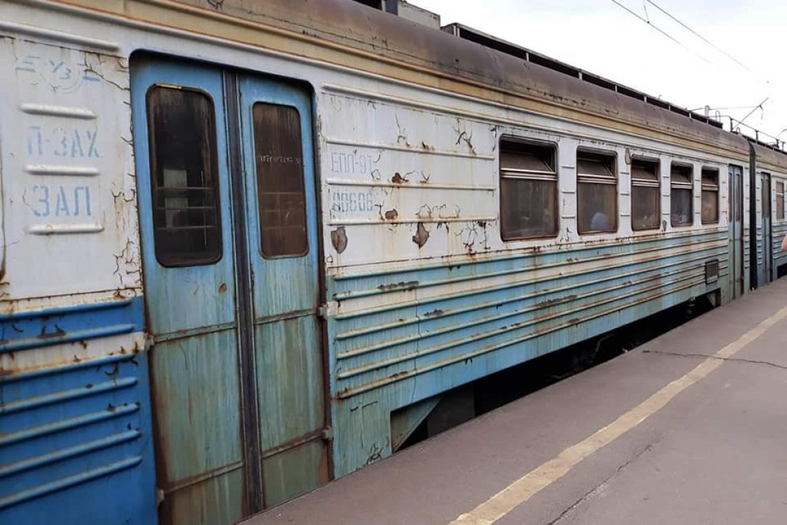 "Я не лох, я - железнодорожник": флешмоб по невыплатам зарплат в соцсетях