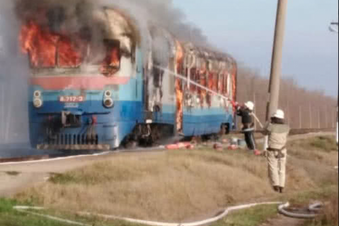 В Николаевской области пассажирский поезд охватило огнём