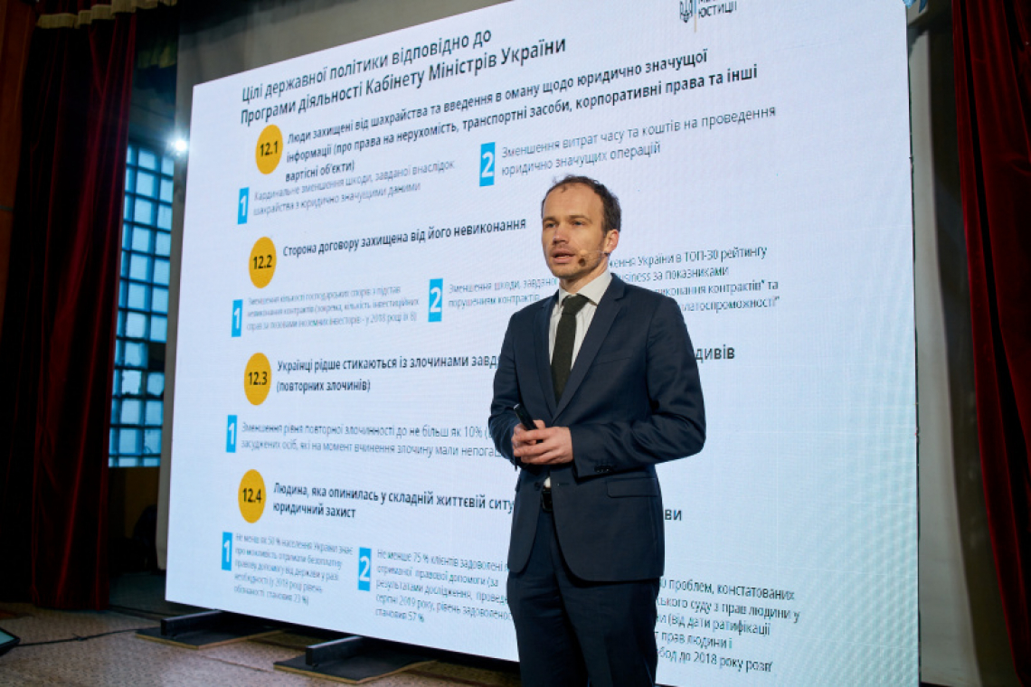 Нотариусы скоро смогут регистрировать браки и разводы