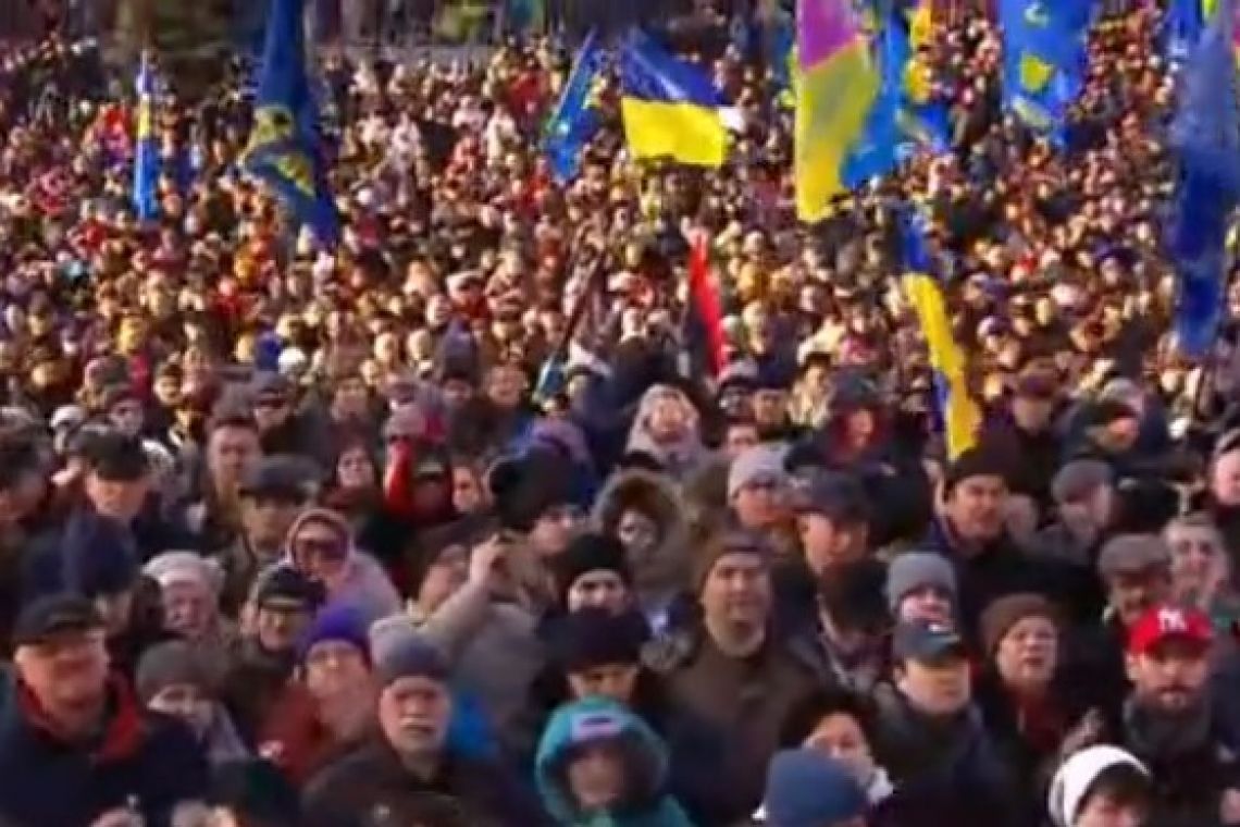У Києві українці зібралися на віче "Червоні лінії" для Зе