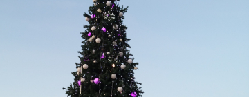 Килийцы отпраздновали День Святого Николая и, по традиции, засветили огоньки городской елки.