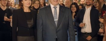 Два телеканали показали привітання Порошенка замість Зеленського