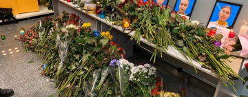 Бориспіль у скорботі: друзі та колеги загиблих членів екіпажу несуть квіти і свічки в аеропорт