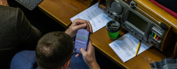 "Внукам хватит", или как заработать на бюджете:  "Слуга народа" попался на переписке 