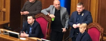 Открытие рынка земли: "Слуги народа" заняли трибуну и президиум ВР