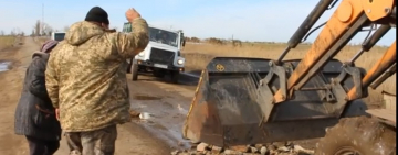 Жители Вилковской ОТГ ремонтируют «убитую» дорогу громады своими силами