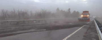 Земля вместо снега. Трассу Одесса – Киев  расчищали от земельных заметов