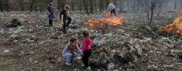 В Арцизском районе дети и взрослые очистили овраг от мусора