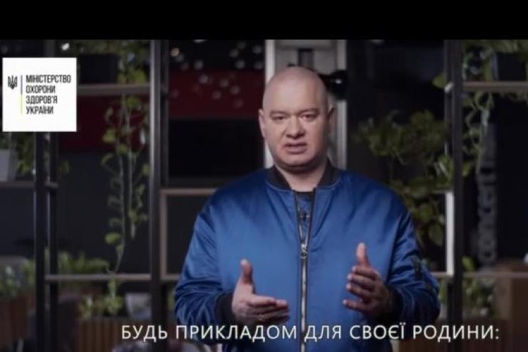 Відомі татусі закликали чоловіків стати прикладом для родини під час спалаху COVID-19
