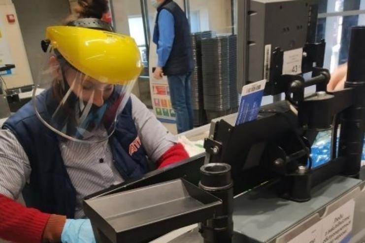 ФОТО ДНЯ: в одесском магазине беспрецедентные меры безопасности 
