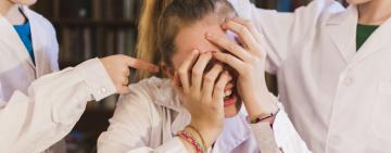 Под Киевом две девочки избили 17 -летнюю студентку: полиция проводит проверку (видео 18+)