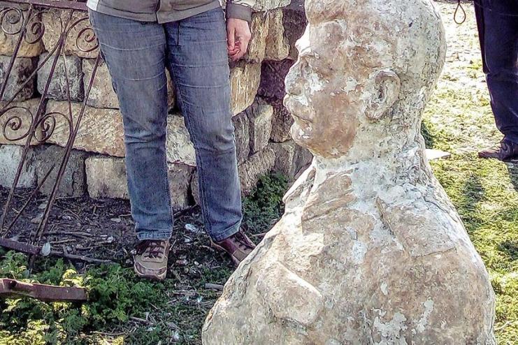 Жители Татарбунарского района выловили бюст Сталина в лимане 