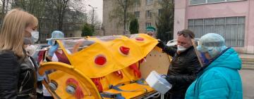 В Украине начали использовать специальные боксы для транспортировки пациентов с симптомами COVID-19