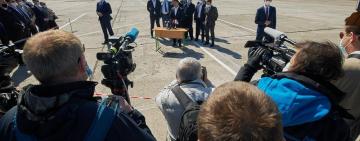 Президент встречает, "Эпицентр" продаёт: скандал вокруг гумпомощи из Китая