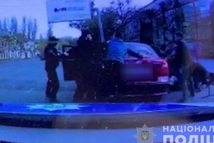 За подозрение в вымогательстве денег у жителя Измаильского района, задержаны двое жителей Рени