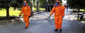 В киевском Парке Славы появились оранжевые человечки