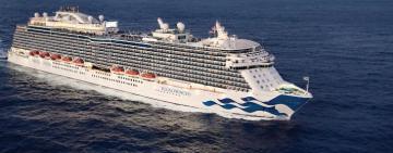 Из-за отмены авиарейса на родину украинская девушка выпрыгнула за борт судна, на котором работала