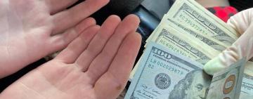 СБУ затримала на хабарі землевпорядницю однієї з сільрад Одещини