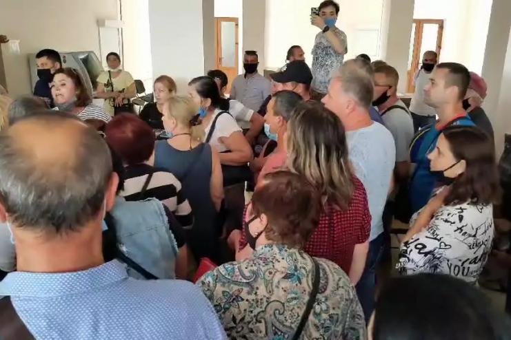 В Болграде предприниматели ворвались в "Белый дом": репортаж с места событий