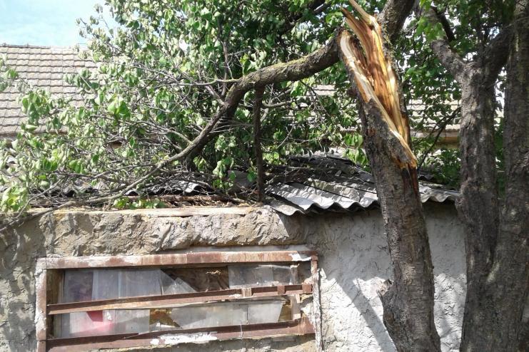 Торнадо сорвал крыши с 20 домов в Болградском районе