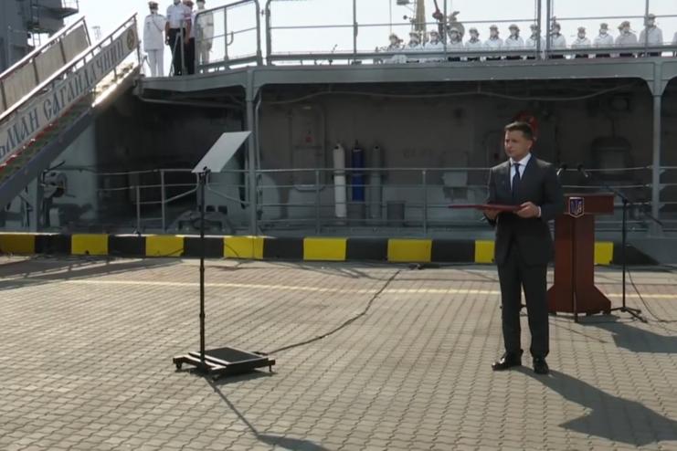 Зеленский посмертно наградил погибших во время пожара в одесском колледже преподавателя и спасателя 