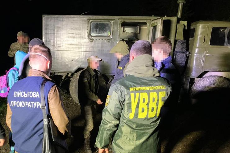 За $1000 солдат погодився здати своїх співслужбовців контрабандистам