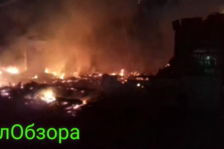 В Арцизе минувшей ночью тушили пожар сразу в двух зданиях