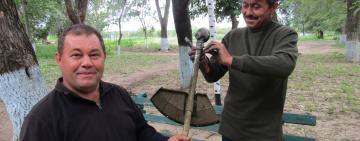 "...некрасиво как-то получается": в Тарутинском районе борются с бурьяном