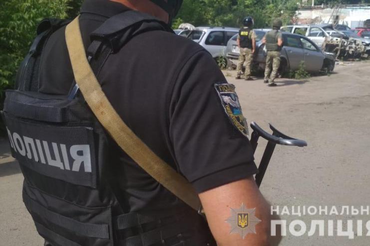 ПОСЛЕ ЛУЦКА: в Полтаве террорист взял в заложники подполковника полиции и направляется в сторону Киева