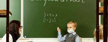 Маски та антисептики для шкіл має купувати місцева влада