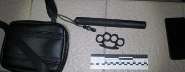 На отдых с оружием и наркотиками: полиция задержала троих парней