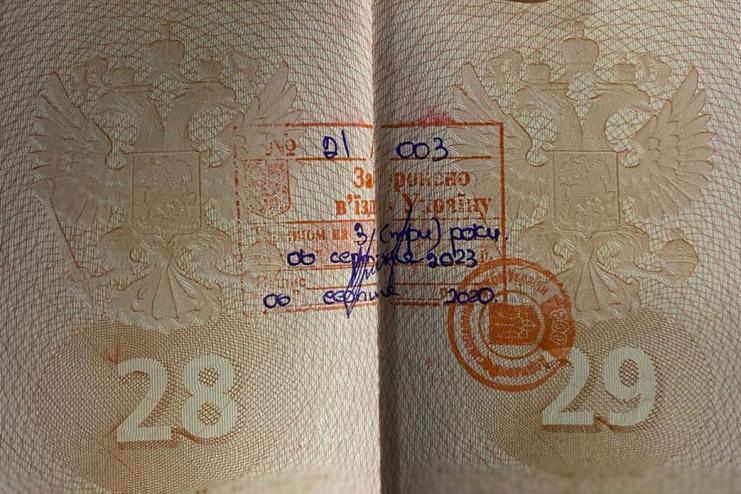 Известной российской певице на 3 года запретили въезд в Украину (видео)