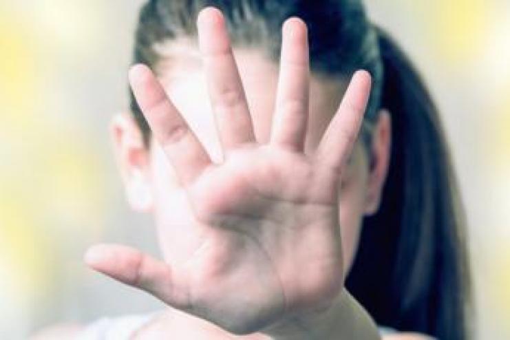 В Белгород-Днестровском районе отчим месяц насиловал свою 13-летнюю падчерицу неестественным способом: полиция его не задерживает