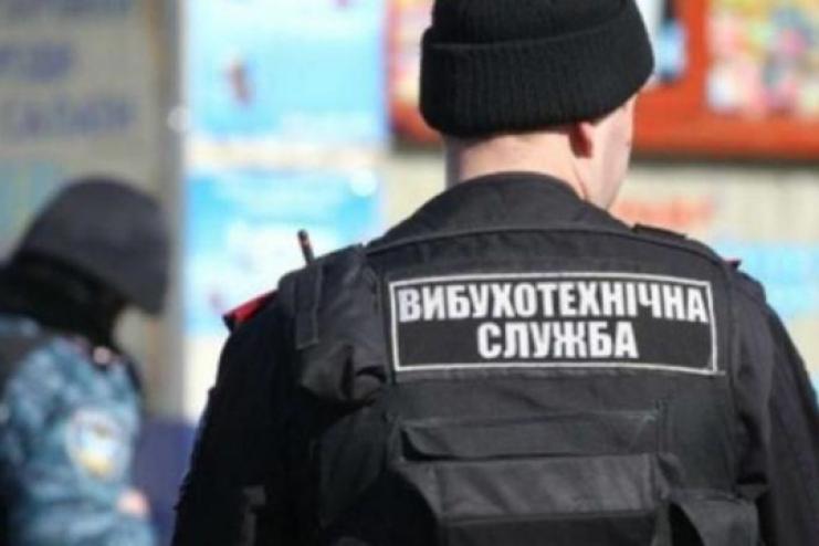 Неизвестный сообщил о минировании сети супермаркетов в Затоке