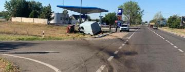 На трассе Одесса-Рени столкнулись микроавтобус и легковушка: есть пострадавшие