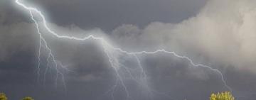 Из-за непогоды обесточены 139 населённых пунктов в четырёх областях Украины