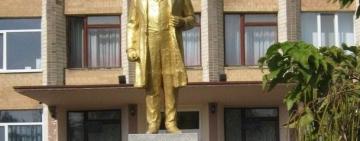 Памятники в Арцизе и Холмском стали поводом для обращения в полицию