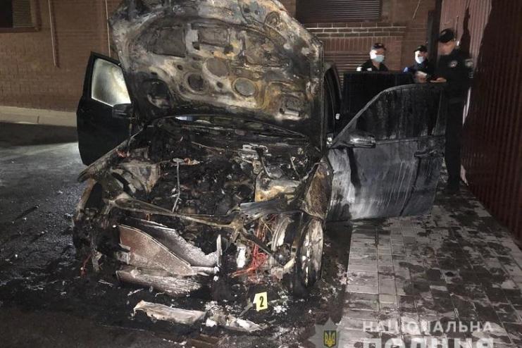 Автомобиль нардепа от "Слуг народа" полностью сгорел