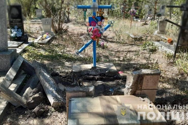 В ОДЕССКОЙ ОБЛАСТИ НЕИЗВЕСТНЫЕ  РАЗГРОМИЛИ КЛАДБИЩЕ 