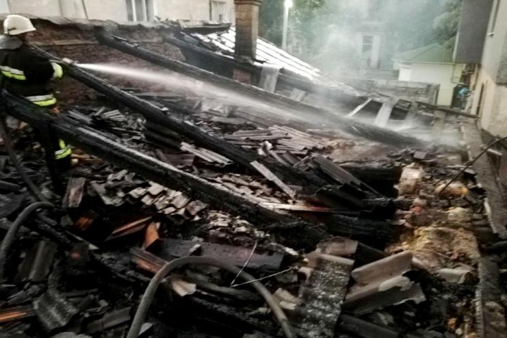 В Одесской области ночью сгорела крыша частного жилого дома