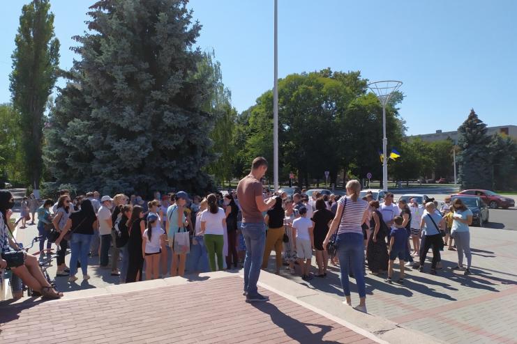 В Измаиле состоялся митинг против дистанционного обучения 