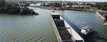 На юге Одесской области спустили на воду самую большую баржу в истории независимой Украины  