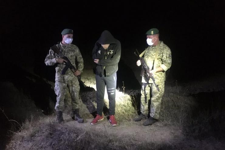Возле пункта пропуска «Рени», пограничники обнаружили нарушителя границы
