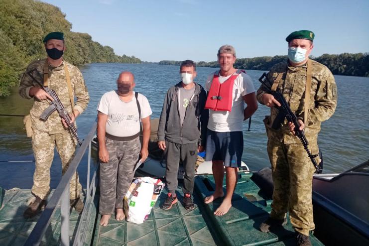 Перепутали маршрут: в Килийском устье Дуная пограничники задержали граждан Румынии 