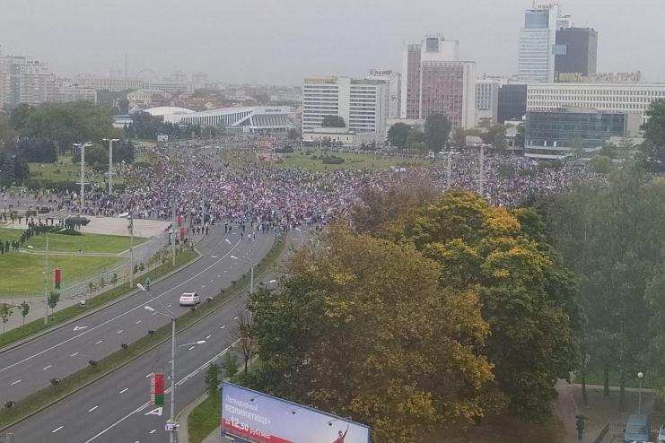 В Беларуси проходит "народная инаугурация" Тихановской: в центр Минска стягивают военных 