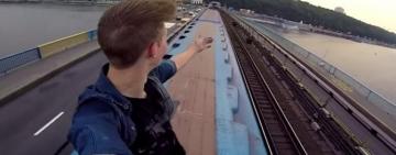 В Одессе медики борются за жизнь парня, который делал селфи на вагоне поезда и получил удар током