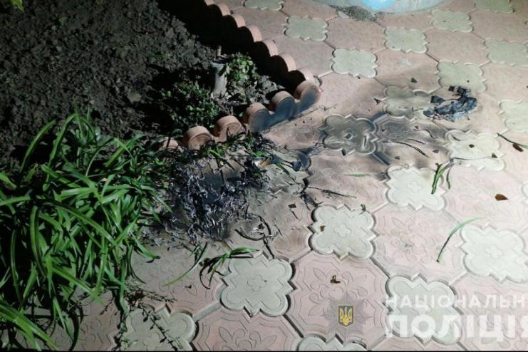 В Одесской области во двор кандидата на пост главы ОТГ бросили «коктейль Молотова»  