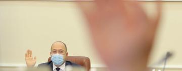 Шмыгаль опровергает информацию СМИ о том, что деньги на онкобольных ушли не по назначению