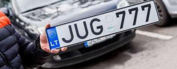 Кабмин разрешил штрафовать владельцев «евроблях» на месте остановки